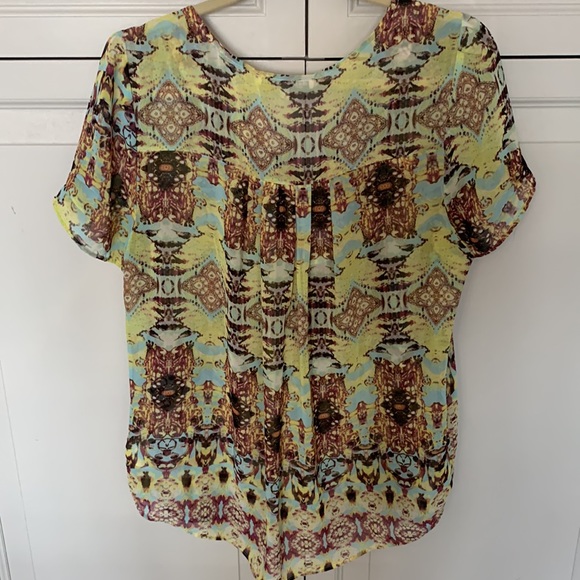 Top, short sleeve,size Large - Picture 2 of 3